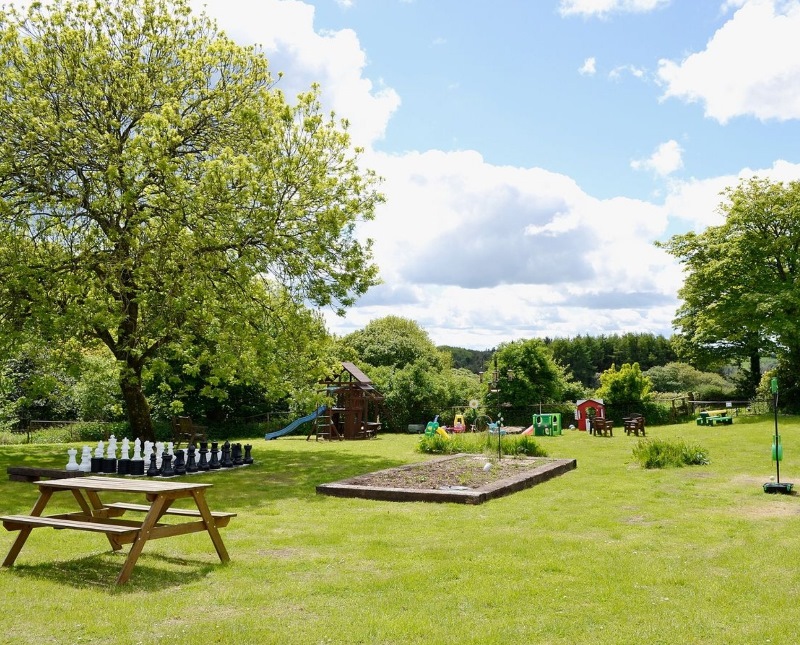 play-area-and-bench-800x645